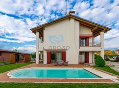 Casa Bi/Trifamiliare in Residenziale