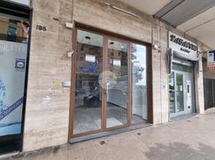 Negozio/Locale commerciale in Commerciale