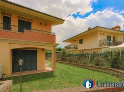 Casa Bi/Trifamiliare in Residenziale