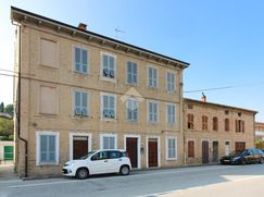 Casa Bi/Trifamiliare in Residenziale