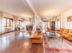 Casa Bi/Trifamiliare in Residenziale