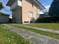Casa Bi/Trifamiliare in Residenziale