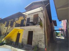 Casa Bi/Trifamiliare in Residenziale