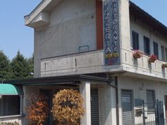 Negozio/Locale commerciale in Commerciale