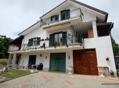 Casa Bi/Trifamiliare in Residenziale