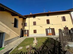 Casa Bi/Trifamiliare in Residenziale