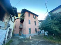 Casa Bi/Trifamiliare in Residenziale