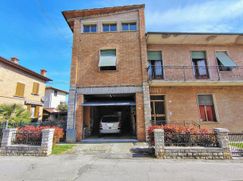 Casa Bi/Trifamiliare in Residenziale
