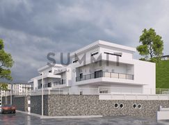 Casa Bi/Trifamiliare in Residenziale