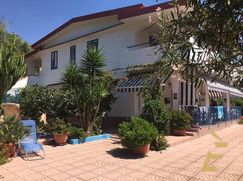 Casa Bi/Trifamiliare in Residenziale