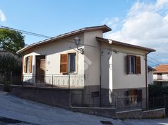 Casa Bi/Trifamiliare in Residenziale