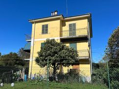 Casa Bi/Trifamiliare in Residenziale