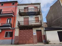 Casa Bi/Trifamiliare in Residenziale