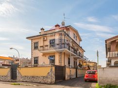Casa Bi/Trifamiliare in Residenziale
