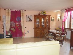 Casa Bi/Trifamiliare in Residenziale