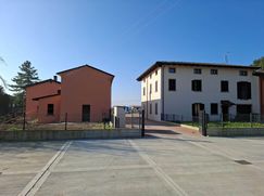 Casa Bi/Trifamiliare in Residenziale