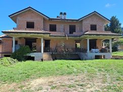 Casa Bi/Trifamiliare in Residenziale
