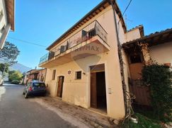 Casa Bi/Trifamiliare in Residenziale