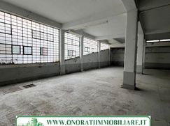 Negozio/Locale commerciale in Commerciale
