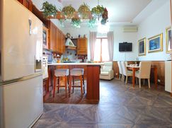Casa Bi/Trifamiliare in Residenziale