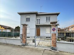 Casa Bi/Trifamiliare in Residenziale