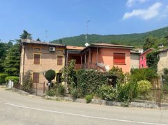 Casa Bi/Trifamiliare in Residenziale