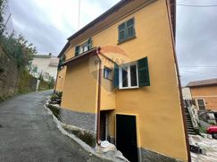 Casa Bi/Trifamiliare in Residenziale