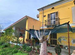 Casa Bi/Trifamiliare in Residenziale