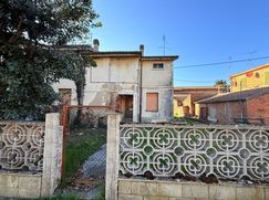 Casa Bi/Trifamiliare in Residenziale