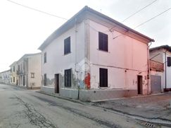 Casa Bi/Trifamiliare in Residenziale