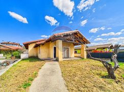 Casa Bi/Trifamiliare in Residenziale