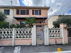 Casa Bi/Trifamiliare in Residenziale