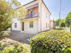 Casa Bi/Trifamiliare in Residenziale