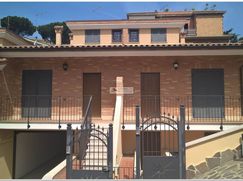 Casa Bi/Trifamiliare in Residenziale