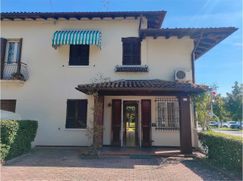 Casa Bi/Trifamiliare in Residenziale