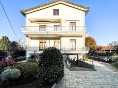 Casa Bi/Trifamiliare in Residenziale