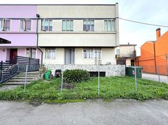 Casa Bi/Trifamiliare in Residenziale