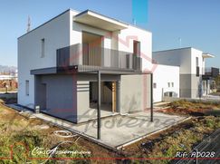 Casa Bi/Trifamiliare in Residenziale