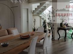 Casa Bi/Trifamiliare in Residenziale