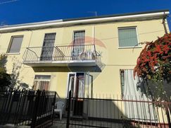 Casa Bi/Trifamiliare in Residenziale