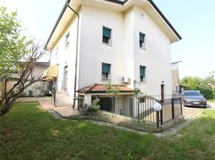 Casa Bi/Trifamiliare in Residenziale