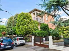 Casa Bi/Trifamiliare in Residenziale