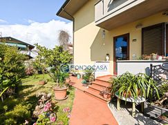 Casa Bi/Trifamiliare in Residenziale