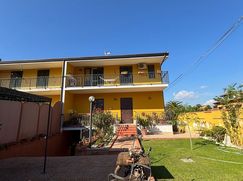 Casa Bi/Trifamiliare in Residenziale