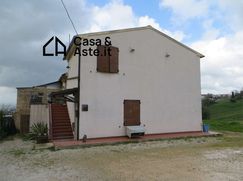 Casa Bi/Trifamiliare in Residenziale