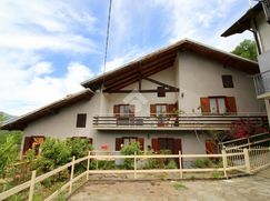 Casa Bi/Trifamiliare in Residenziale