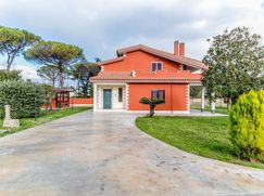 Casa Bi/Trifamiliare in Residenziale