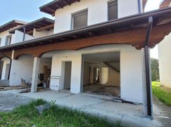 Casa Bi/Trifamiliare in Residenziale