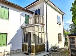 Casa Bi/Trifamiliare in Residenziale
