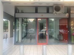 Negozio/Locale commerciale in Commerciale